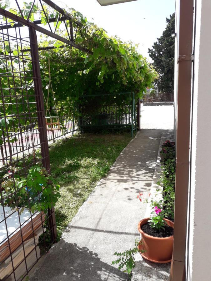 Pauli Apartment Kastela Exterior photo